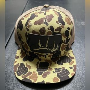 Hushin trucker hat, used Great condition. Buy it and get it out of my storage